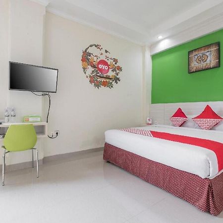 Collection O 91714 Hotel Alden Макасар Экстерьер фото